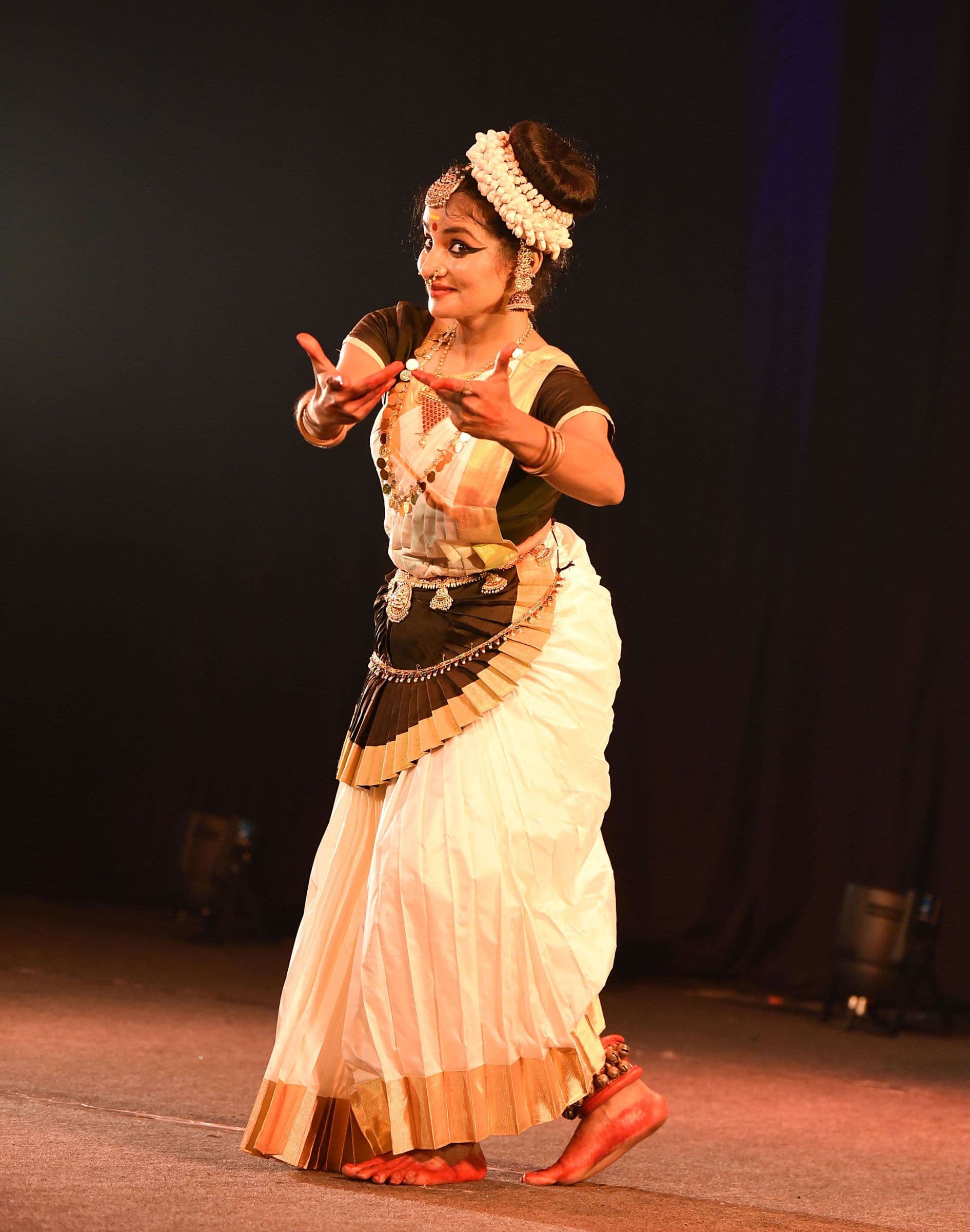 Mohiniyattam